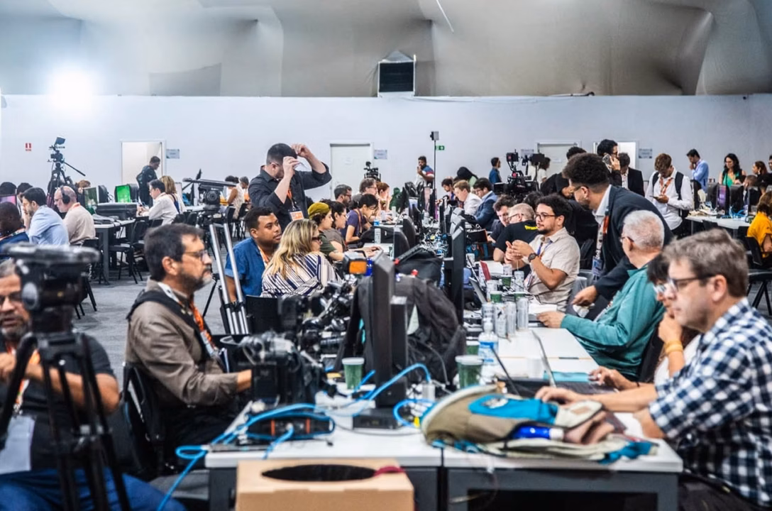 L&rsquo;IA ne remplace pas le terrain : comment la disparition des journalistes locaux fragilise la démocratie